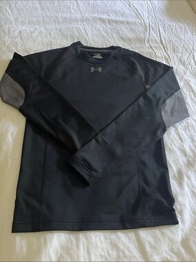 Under Armour woman’s Black Performance Long-Sleeve Shirt